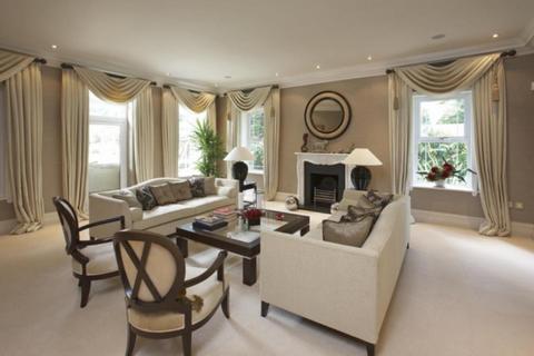 7 bedroom terraced house to rent, Chestnut Avenue, St Georges Hill, Weybridge, Surrey, KT13 0LA