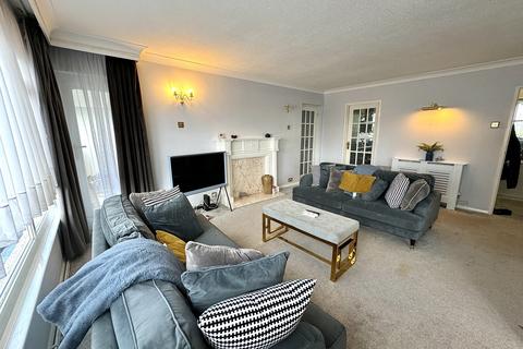 2 bedroom apartment to rent, St. Winifreds Close, Chigwell IG7