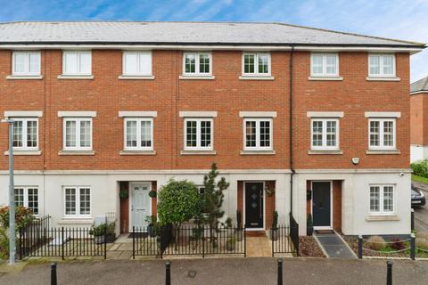 4 bedroom townhouse for sale, Salisbury Close, Rayleigh, SS6