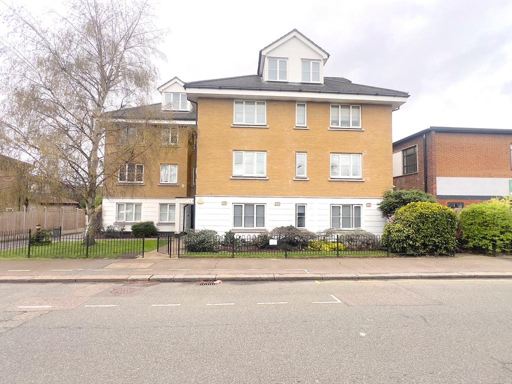 Carlisle Road, Romford RM1 1 bed flat for sale £210,000