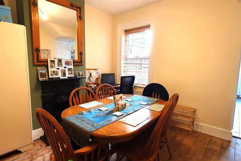 5 Warfield Road, Feltham, TW14 8AD