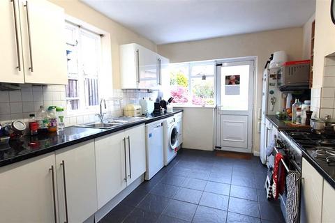 5 Warfield Road, Feltham, TW14 8AD