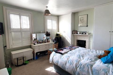 5 Warfield Road, Feltham, TW14 8AD