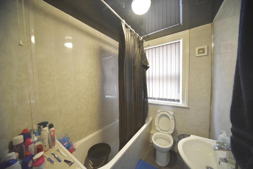 Studio bathroom