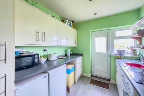 2 bedroom bungalow for sale, Brighton Close, Batley