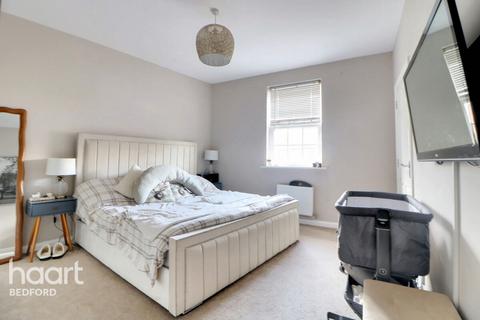 2 bedroom maisonette for sale, Greenkeepers Road, Bedford