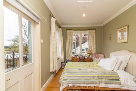 3 bedroom end of terrace house for sale, East Street, Alresford