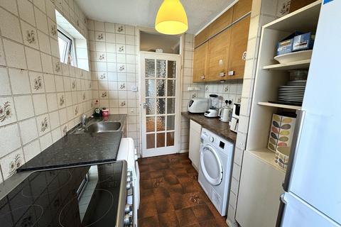 1 bedroom flat to rent, Limes Avenue, Chigwell IG7