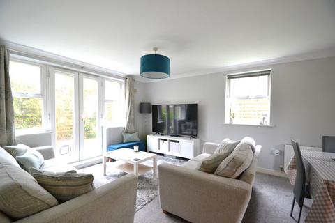 30 Brooklands, Haywards Heath, RH16 4TS