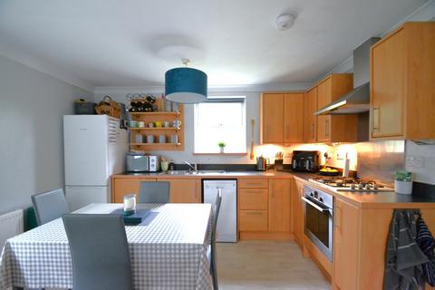 30 Brooklands, Haywards Heath, RH16 4TS