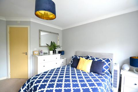 30 Brooklands, Haywards Heath, RH16 4TS
