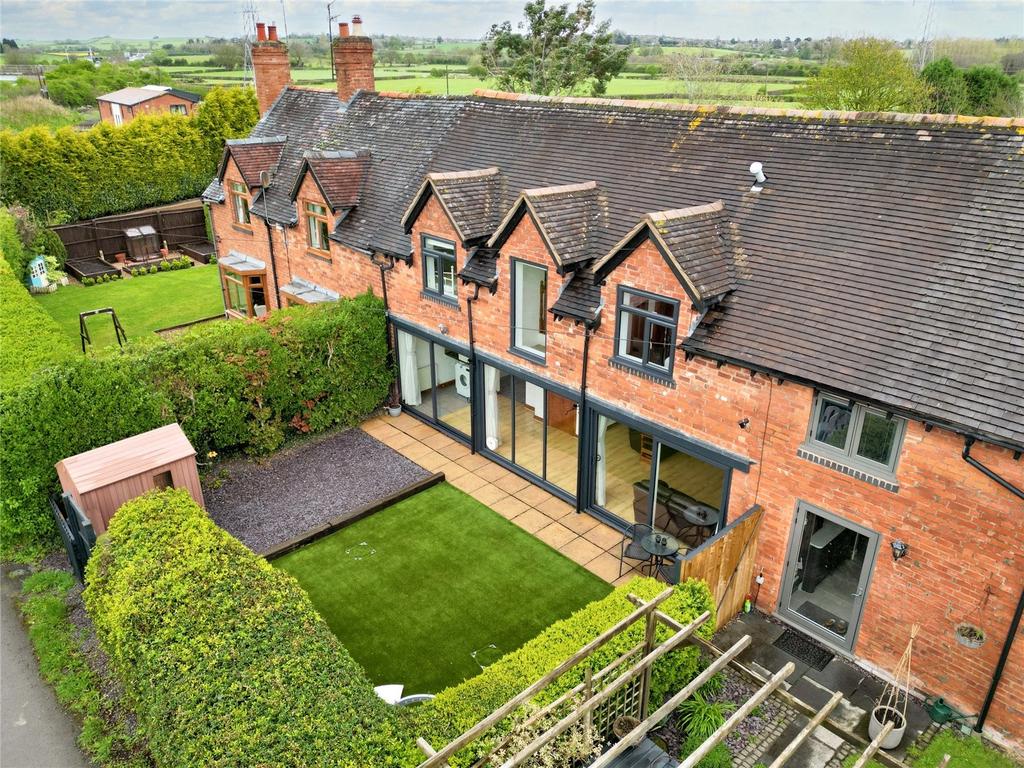 Upton Warren, Bromsgrove B61 3 bed barn conversion for sale £425,000