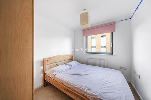 2 bedroom flat to rent, Lewis Gardens London N16