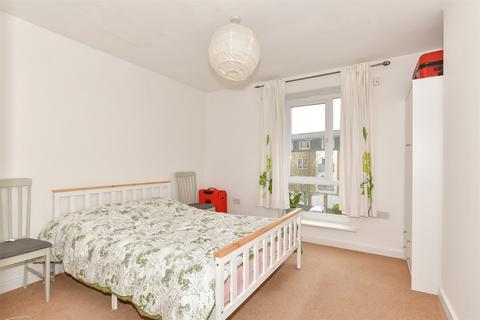 2 bedroom flat for sale, High Street, Rochester, Kent