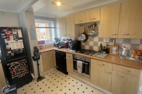 2 bedroom flat to rent, Woburn Rd, Croydon, CR0
