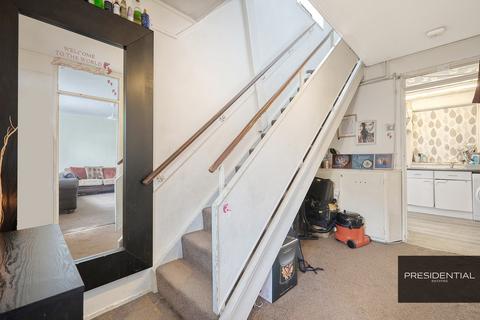 9 Harbourer Close, Ilford, IG6 3TW