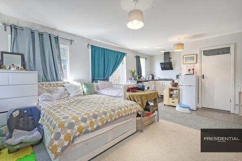9 Harbourer Close, Ilford, IG6 3TW