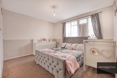 9 Harbourer Close, Ilford, IG6 3TW