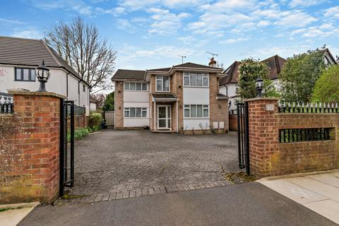 5 bedroom detached house for sale, The Avenue, Hatch End, Pinner HA5