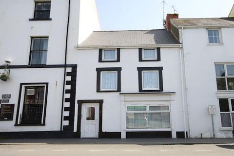 Corbett Square, Tywyn LL36