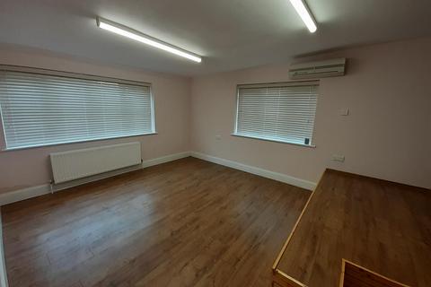2 bedroom apartment to rent, Margaret Roding
