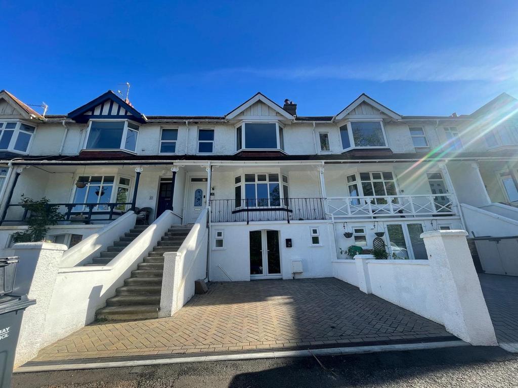 Youngs Park Road, Paignton, Devon 3 bed flat £1,250 pcm (£288 pw)