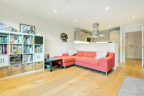 3 bedroom maisonette to rent, Hawthorne Crescent Greenwich SE10