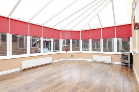 11 Daiches Braes, Edinburgh, EH15 2RD