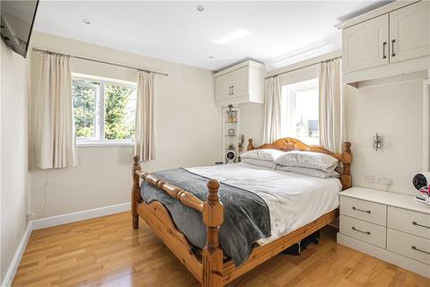 10 Ensign Close, Stanwell, Staines, TW19 7RF
