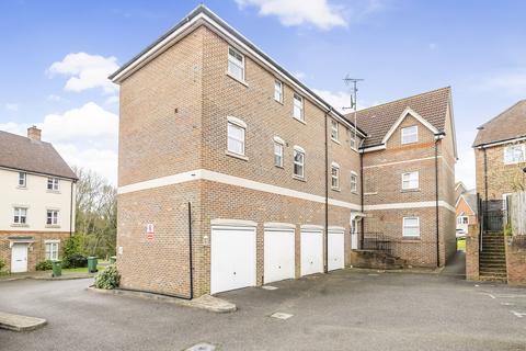 2 bedroom flat for sale, Harwood Close, Codmore Hill, RH20