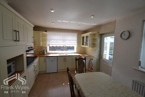 2 bedroom bungalow for sale, Kilgrimol Gardens, Lytham St Annes, FY8 2RA