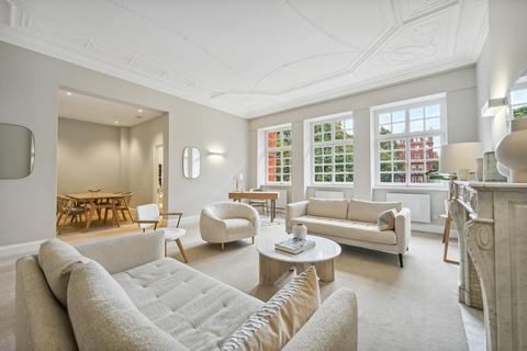 2 bedroom flat to rent, Cadogan Square, London, SW1X