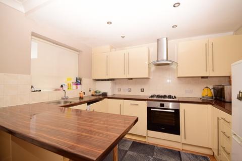 2 bedroom flat to rent, High Street Purley CR8
