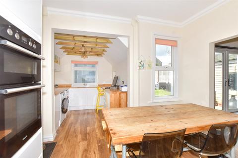 239 Dover Road, Folkestone, CT19 6NH