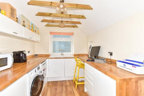 239 Dover Road, Folkestone, CT19 6NH