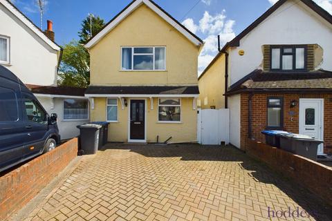 4 bedroom detached house to rent, Chestnut Close, Addlestone, Surrey, KT15