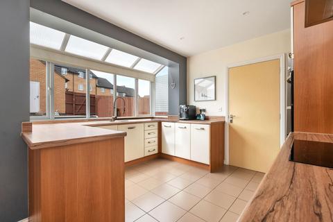 48 Manor Drive, Peterborough, PE4 7AT