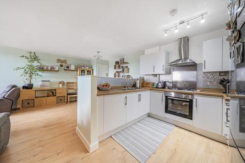 2 bedroom apartment for sale, Bromley Road, London