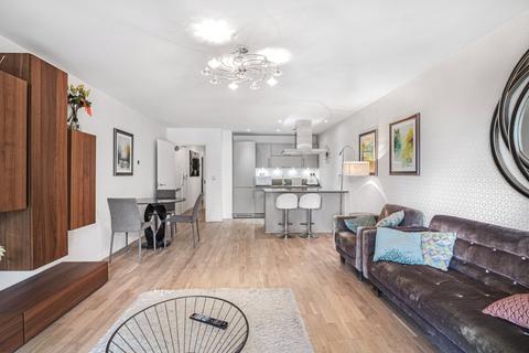 2 bedroom apartment to rent, Glengarnock Avenue, London, E14