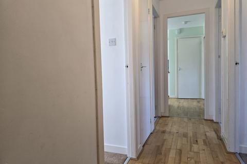 2 bedroom flat to rent, 11 Cairndhu Gardens, Flat 4, Helensburgh G84 8PG