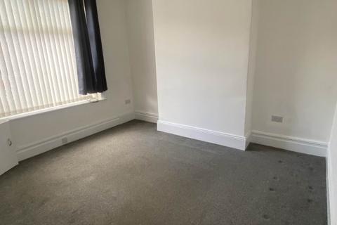 2 bedroom terraced house to rent, Middleton Road, Chadderton