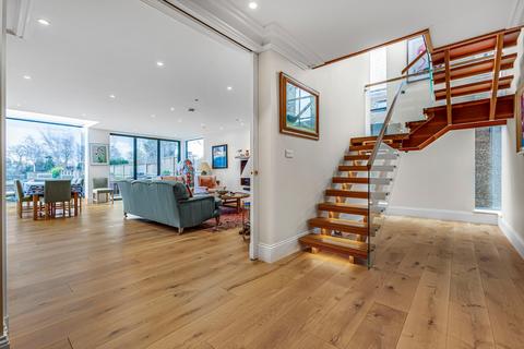 37 Strawberry Vale, Twickenham, TW1 4RX