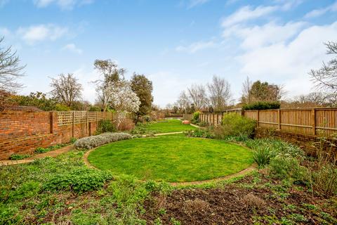 37 Strawberry Vale, Twickenham, TW1 4RX