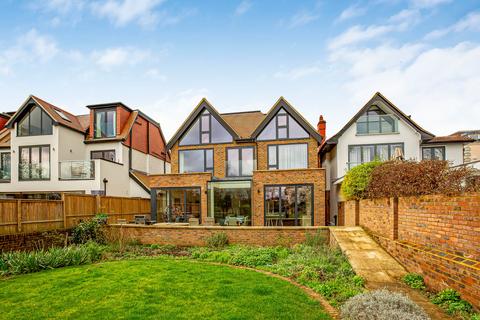 37 Strawberry Vale, Twickenham, TW1 4RX