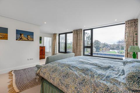 37 Strawberry Vale, Twickenham, TW1 4RX