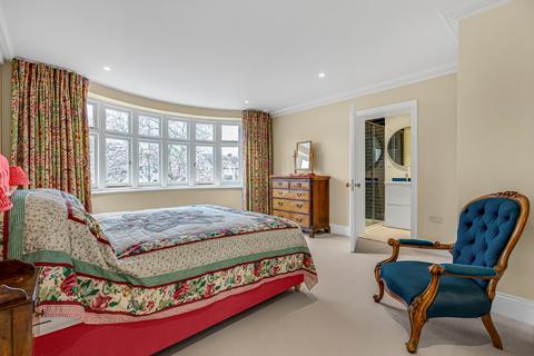 37 Strawberry Vale, Twickenham, TW1 4RX