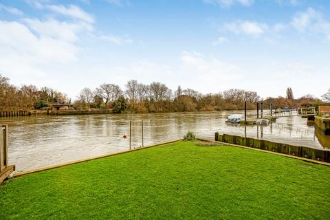 37 Strawberry Vale, Twickenham, TW1 4RX