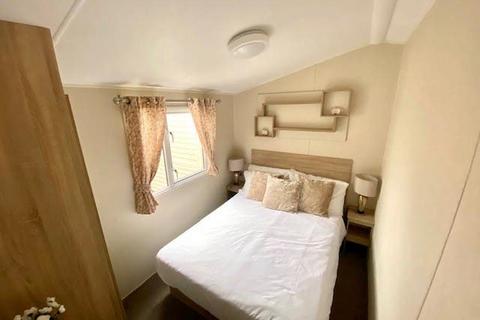 4 bedroom static caravan for sale, Dovercourt Holiday Park