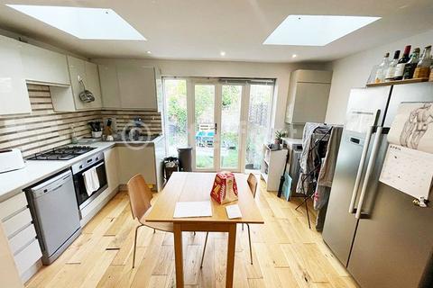 4 bedroom terraced house to rent, Carol Street, London NW1
