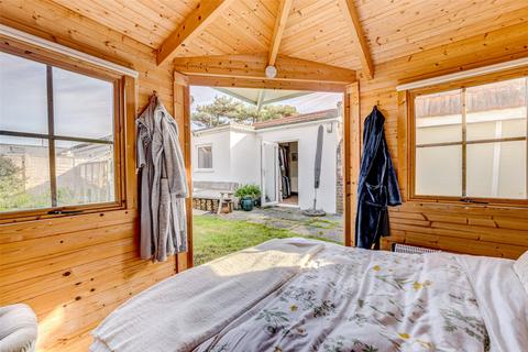 17 The Poplars, Ferring, Worthing, BN12 5QL